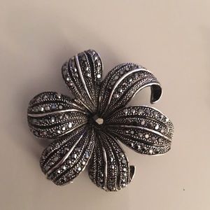 🛍💖🤗 Marcasite Flower Brooche